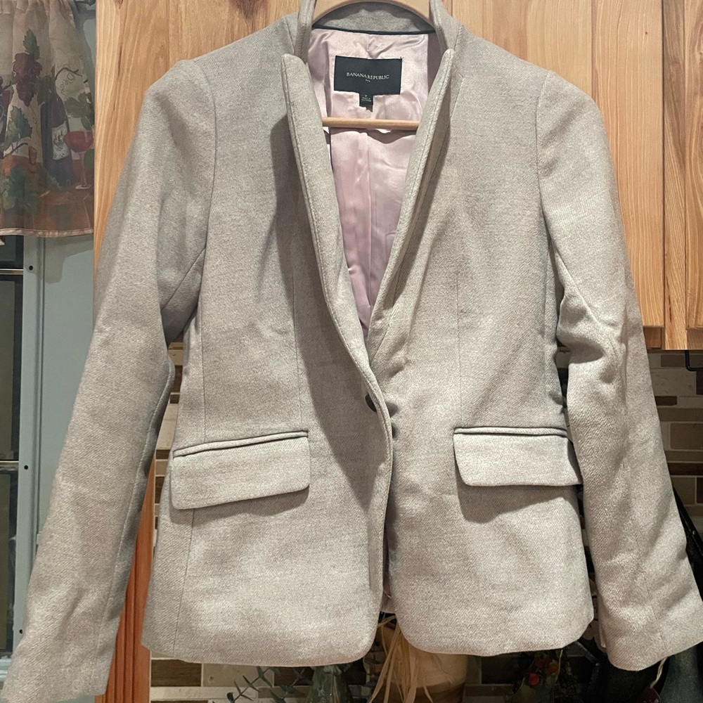 Banana Republic women grey blazer.